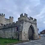 The Tannery Mews 2 Bedroom Dublex * York